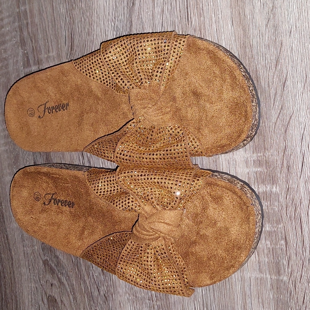 Gina..sALE..Womans cute sandals size 8.5 NWOT - Picture 1 of 4